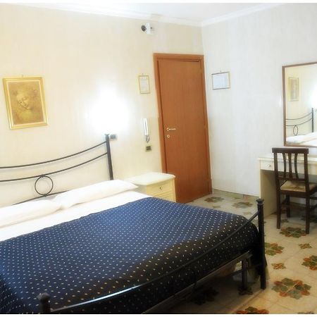 Hotel Pisani Ταράντο Εξωτερικό φωτογραφία
